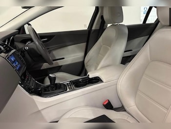Used Jaguar XE 2017 for sale - 78594814: Photo