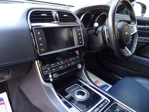 Used Jaguar XE 2018 for sale - 76218914: Photo 24