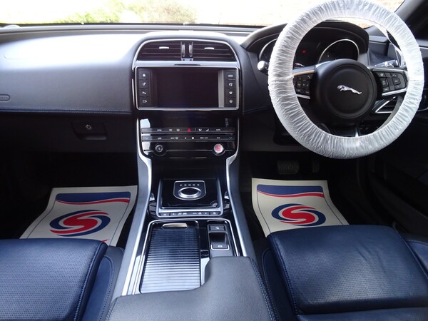Used Jaguar XE 2018 for sale - 76218914: Photo 2