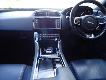 Used Jaguar XE 2018 for sale - 76218914: Photo 2