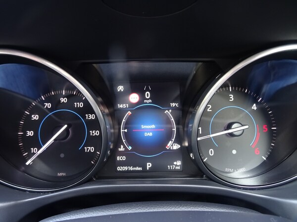 Used Jaguar XE 2018 for sale - 76218914: Photo 3
