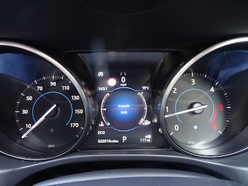 Used Jaguar XE 2018 for sale - 76218914: Photo 3