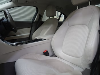 Used Jaguar XE 2015 for sale - 78452197: Photo