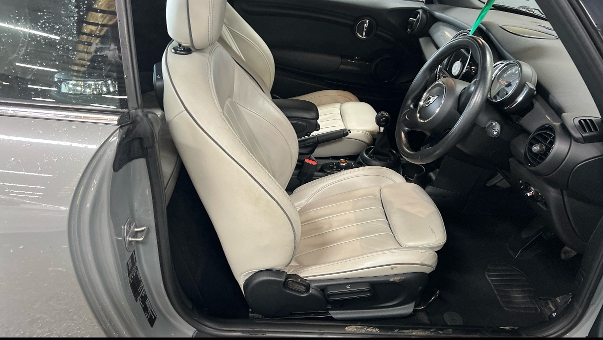 Used MINI Convertible 2017 for sale - 76613568: Photo 2