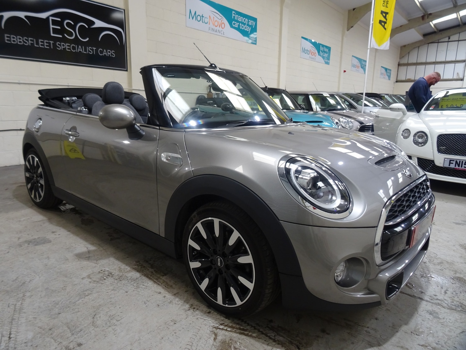 Used MINI Convertible 2018 for sale - 77676571: Photo 1