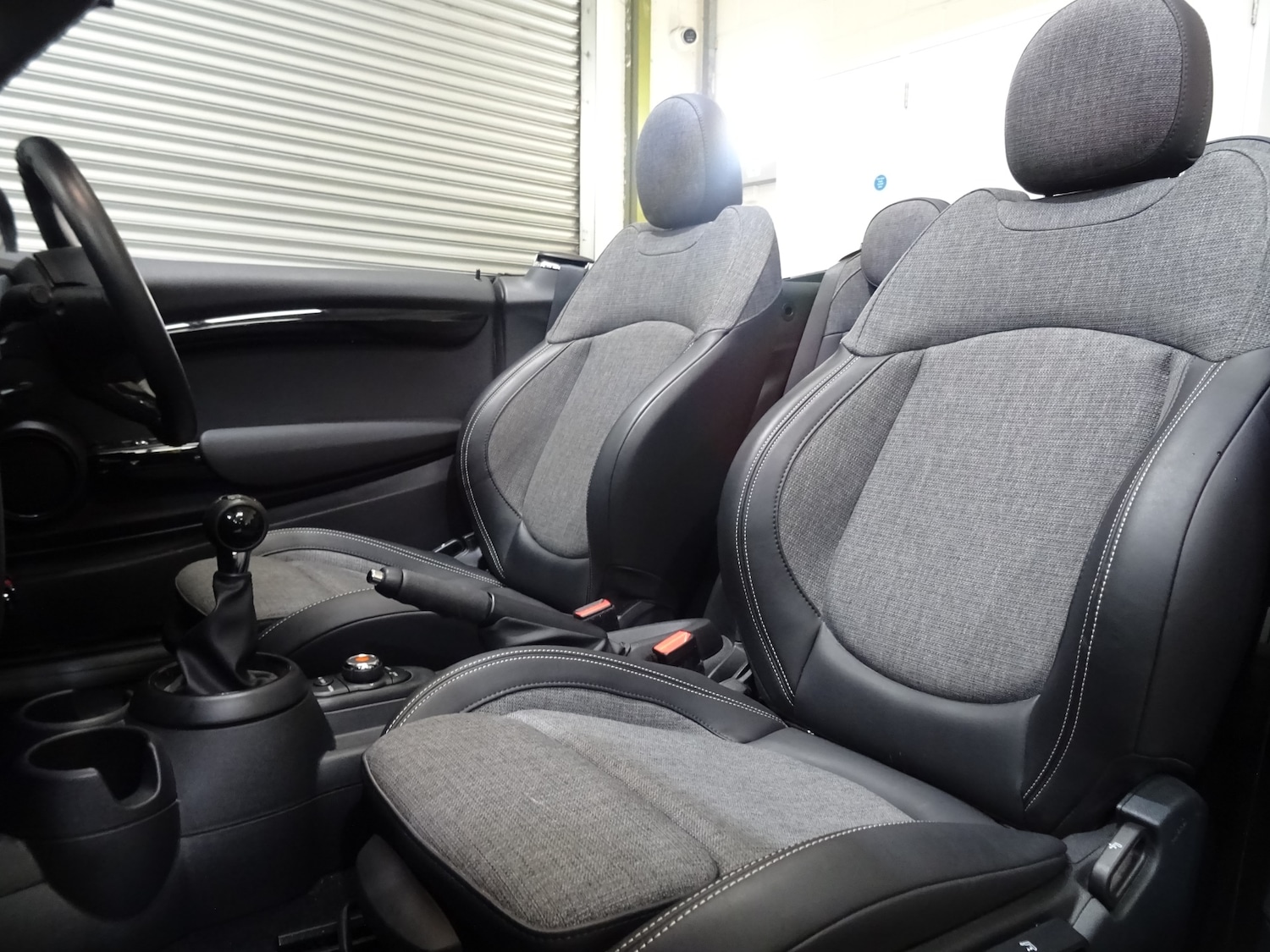 Used MINI Convertible 2018 for sale - 77676571: Photo 2