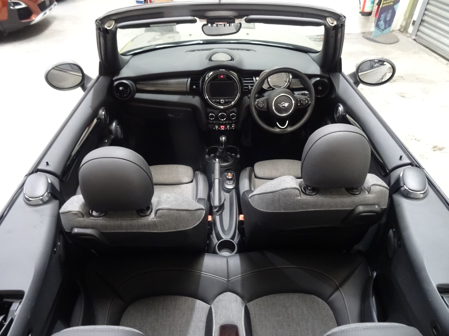 Used MINI Convertible 2018 for sale - 77676571: Photo 4
