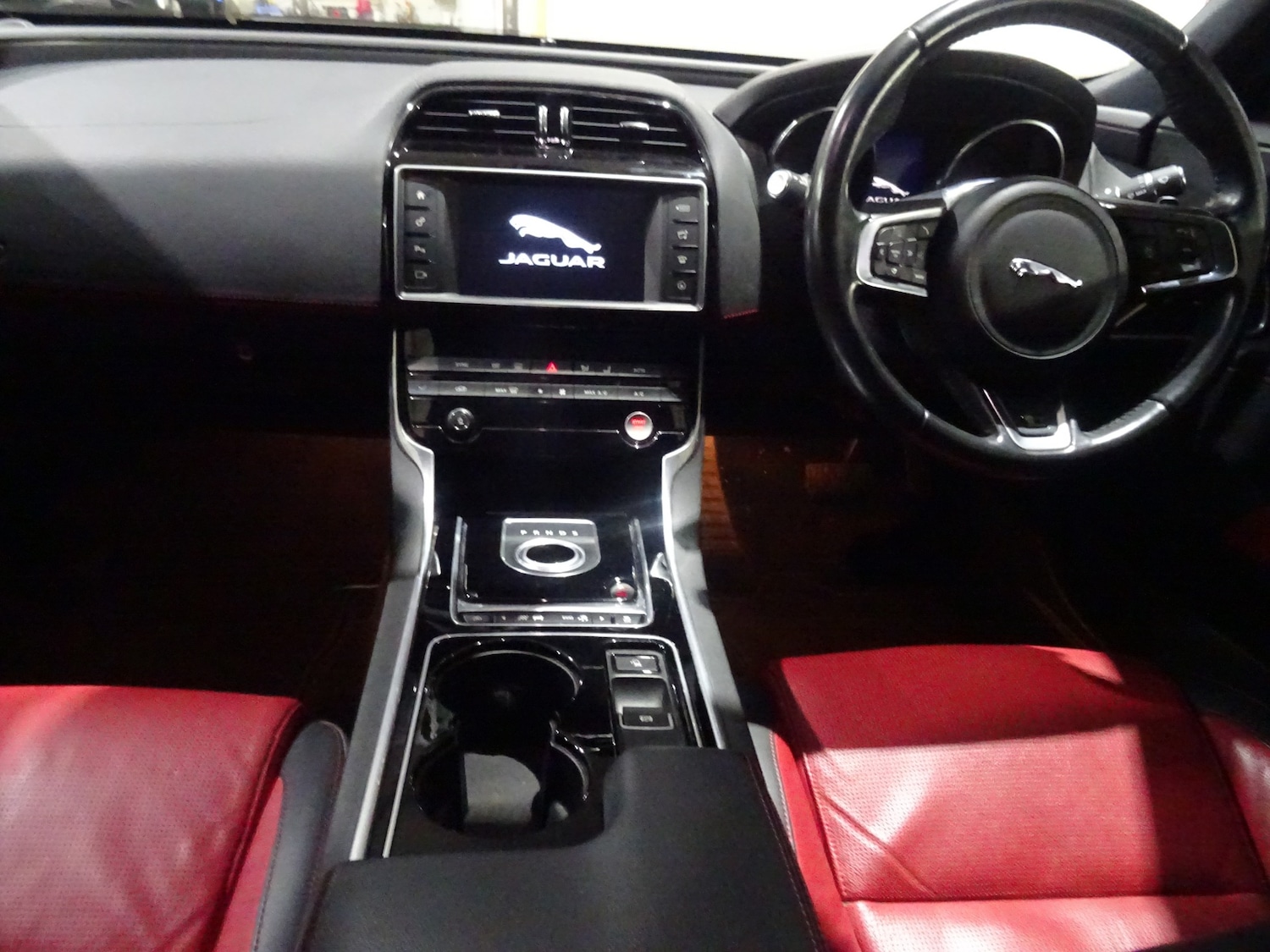 Used Jaguar XE 2015 for sale - 76603027: Photo 2