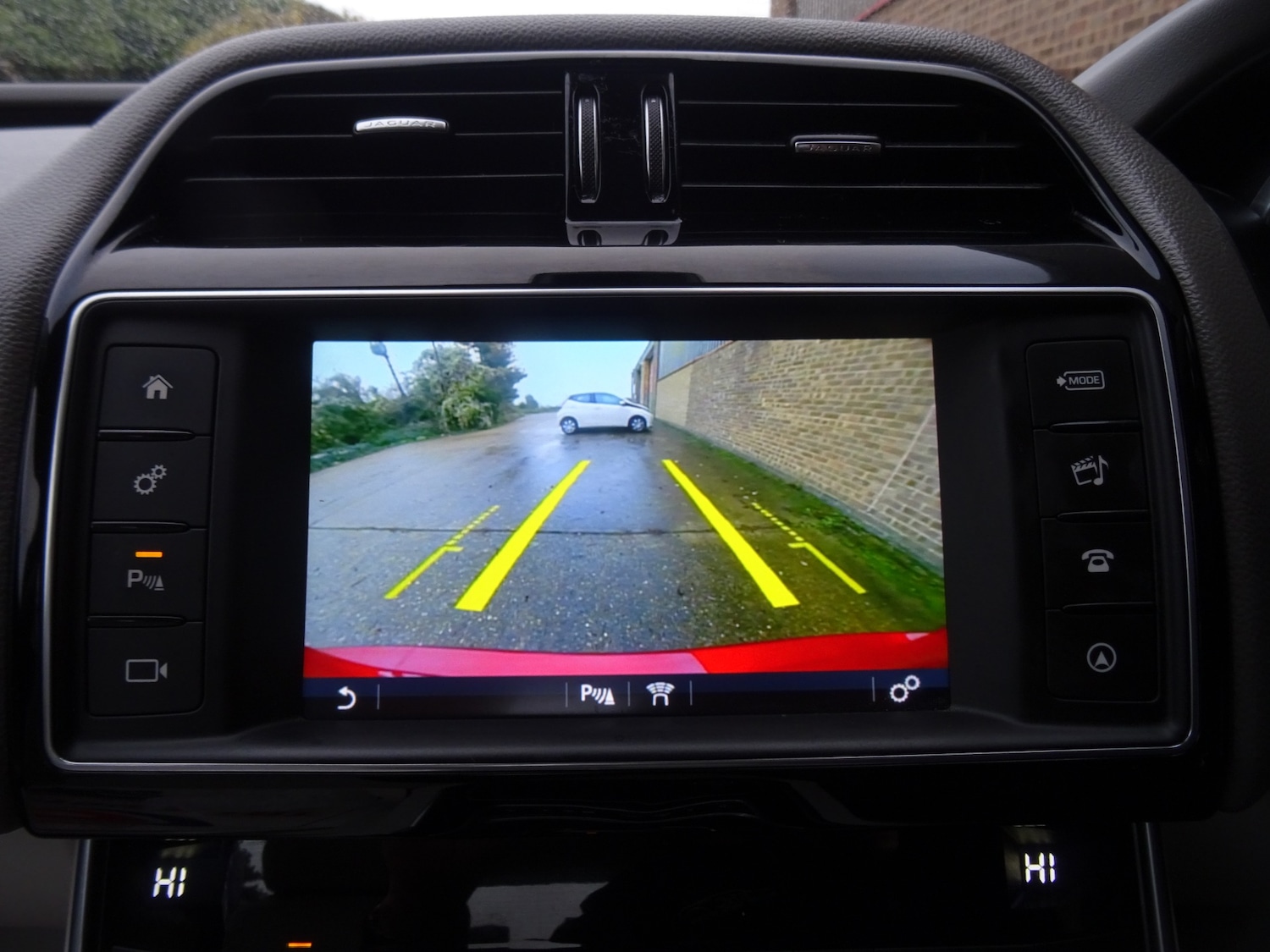 Used Jaguar XE 2015 for sale - 76694274: Photo 23