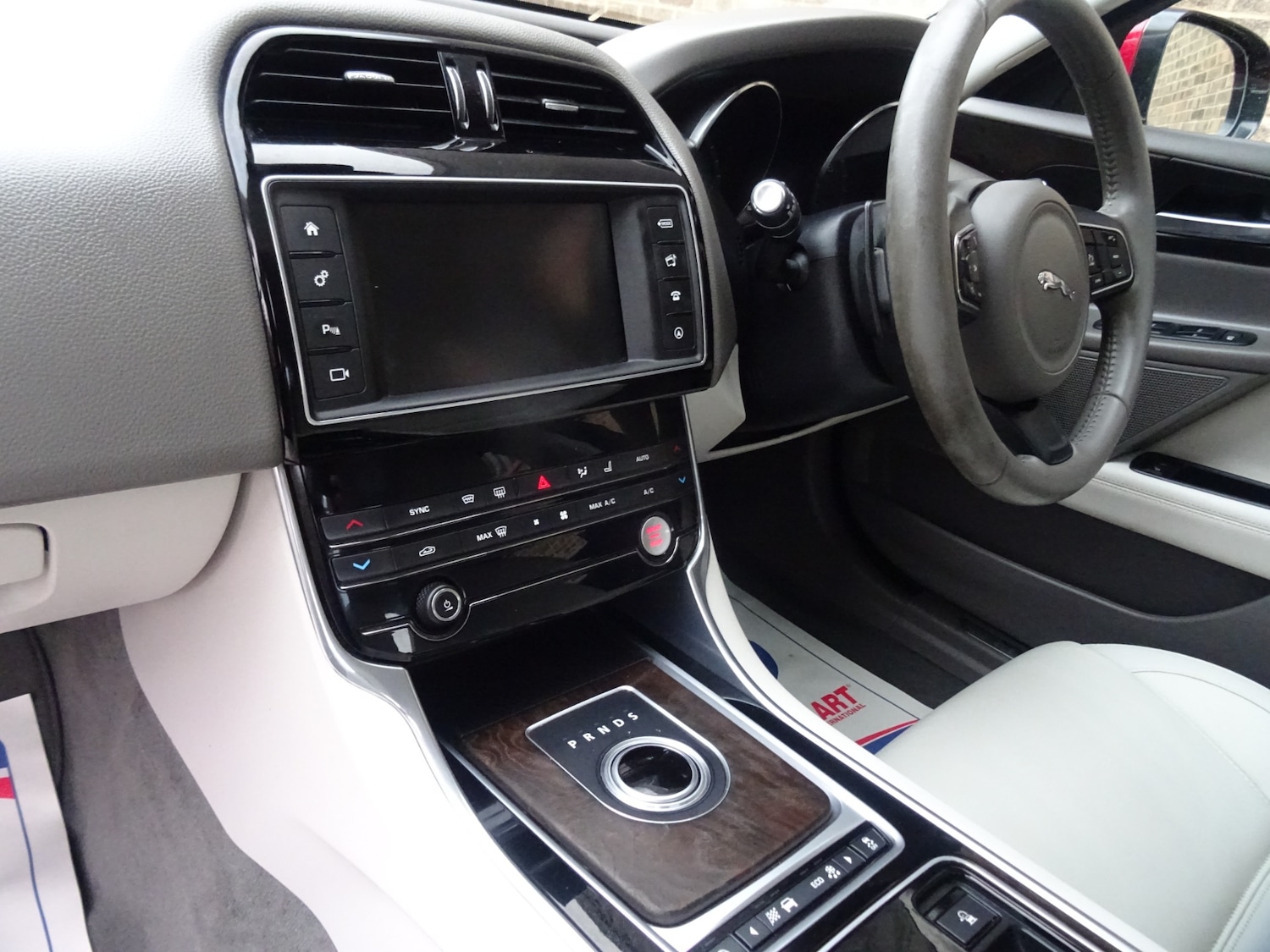 Used Jaguar XE 2015 for sale - 76694274: Photo 25