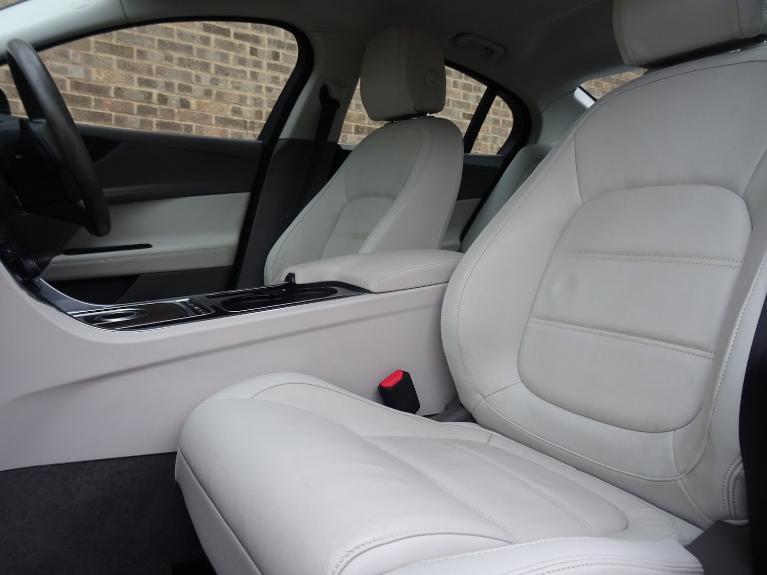 Used Jaguar XE 2015 for sale - 76694274: Photo 28