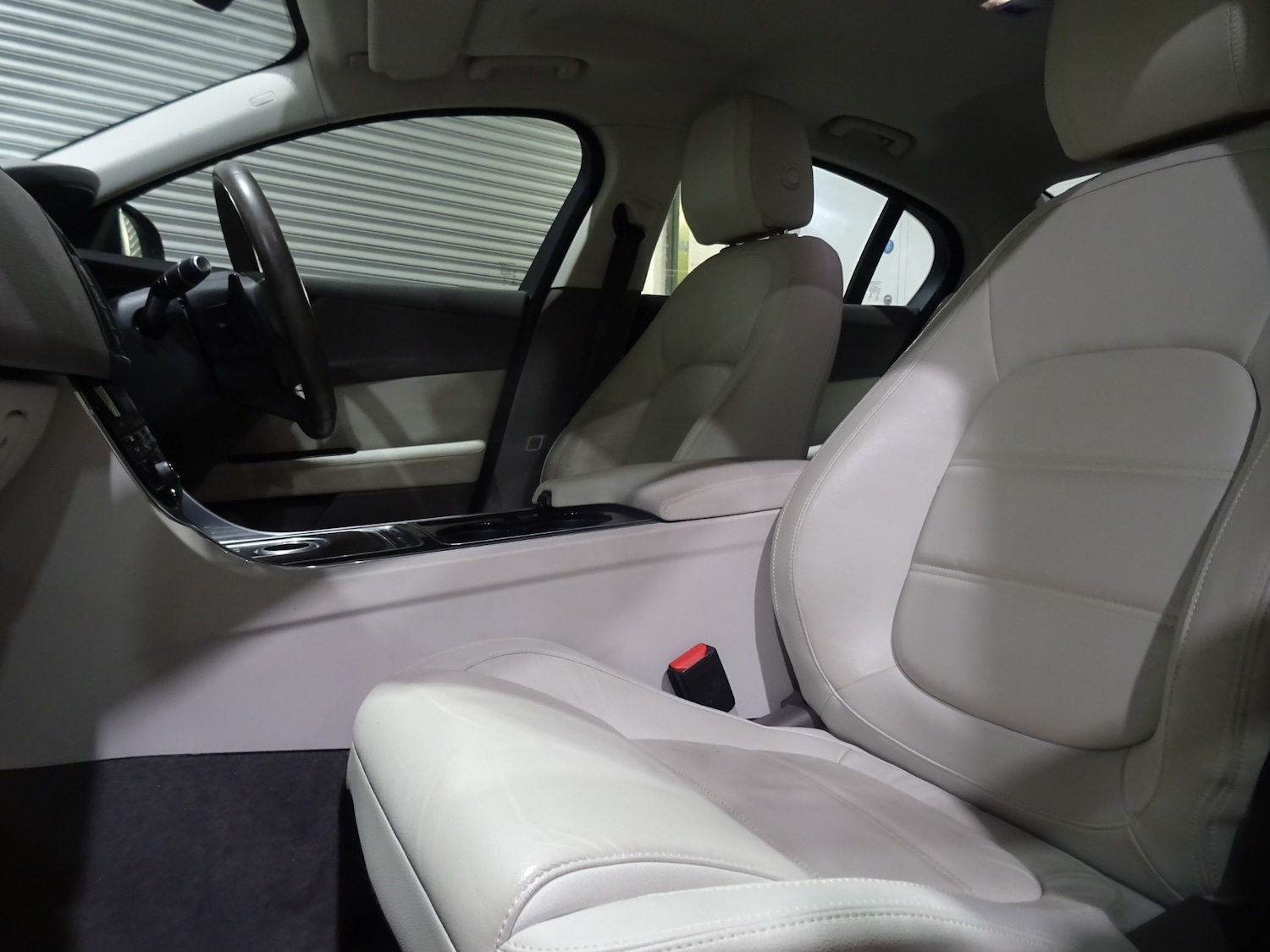 Used Jaguar XE 2015 for sale - 76694274: Photo 3