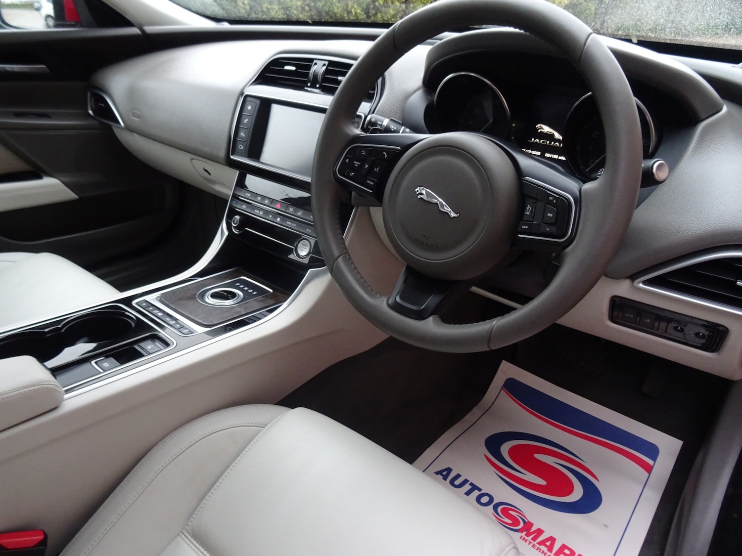 Used Jaguar XE 2015 for sale - 76694274: Photo 31