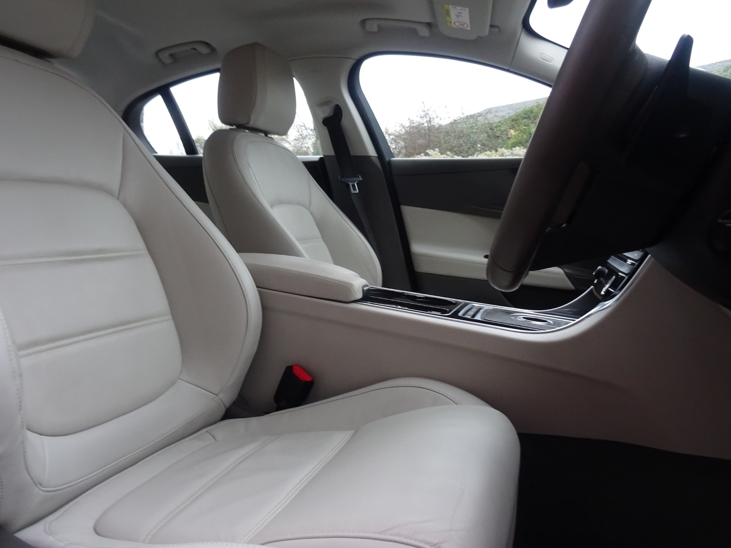 Used Jaguar XE 2015 for sale - 76694274: Photo 32