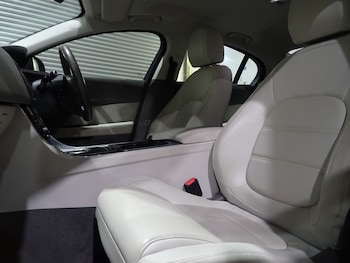 Used Jaguar XE 2015 for sale - 76694274: Photo