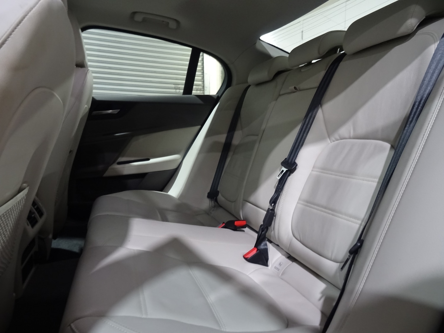 Used Jaguar XE 2015 for sale - 76694274: Photo 4