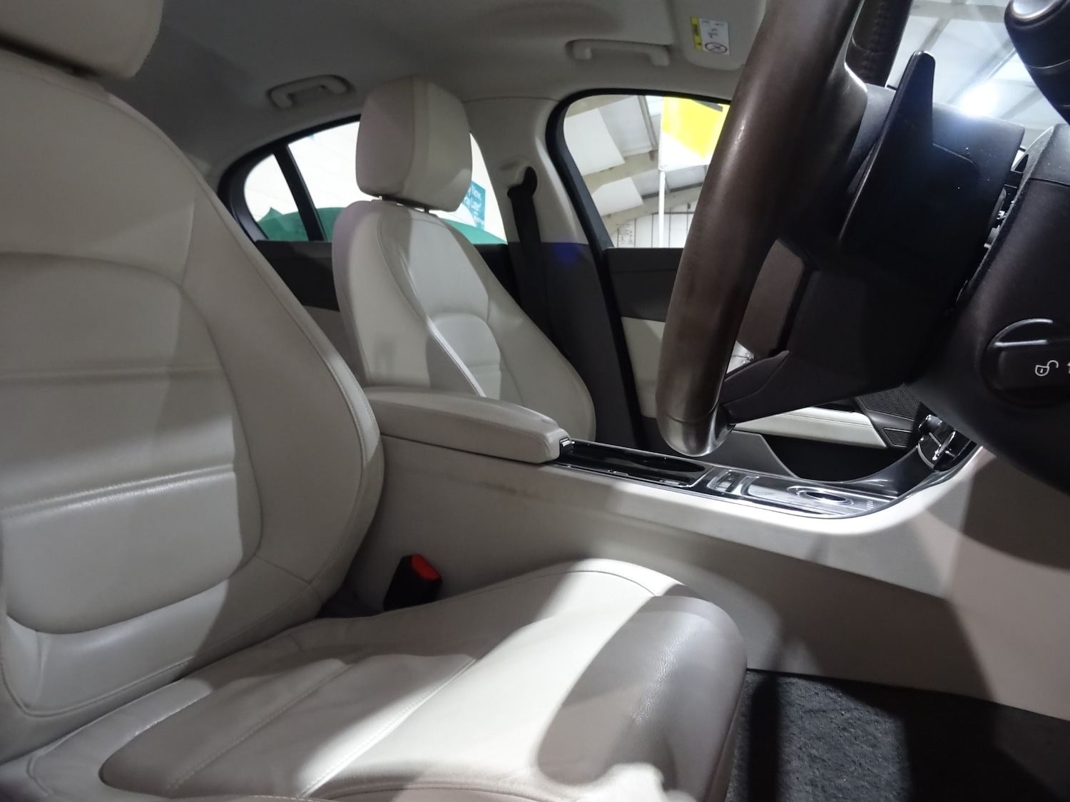 Used Jaguar XE 2015 for sale - 76694274: Photo 6