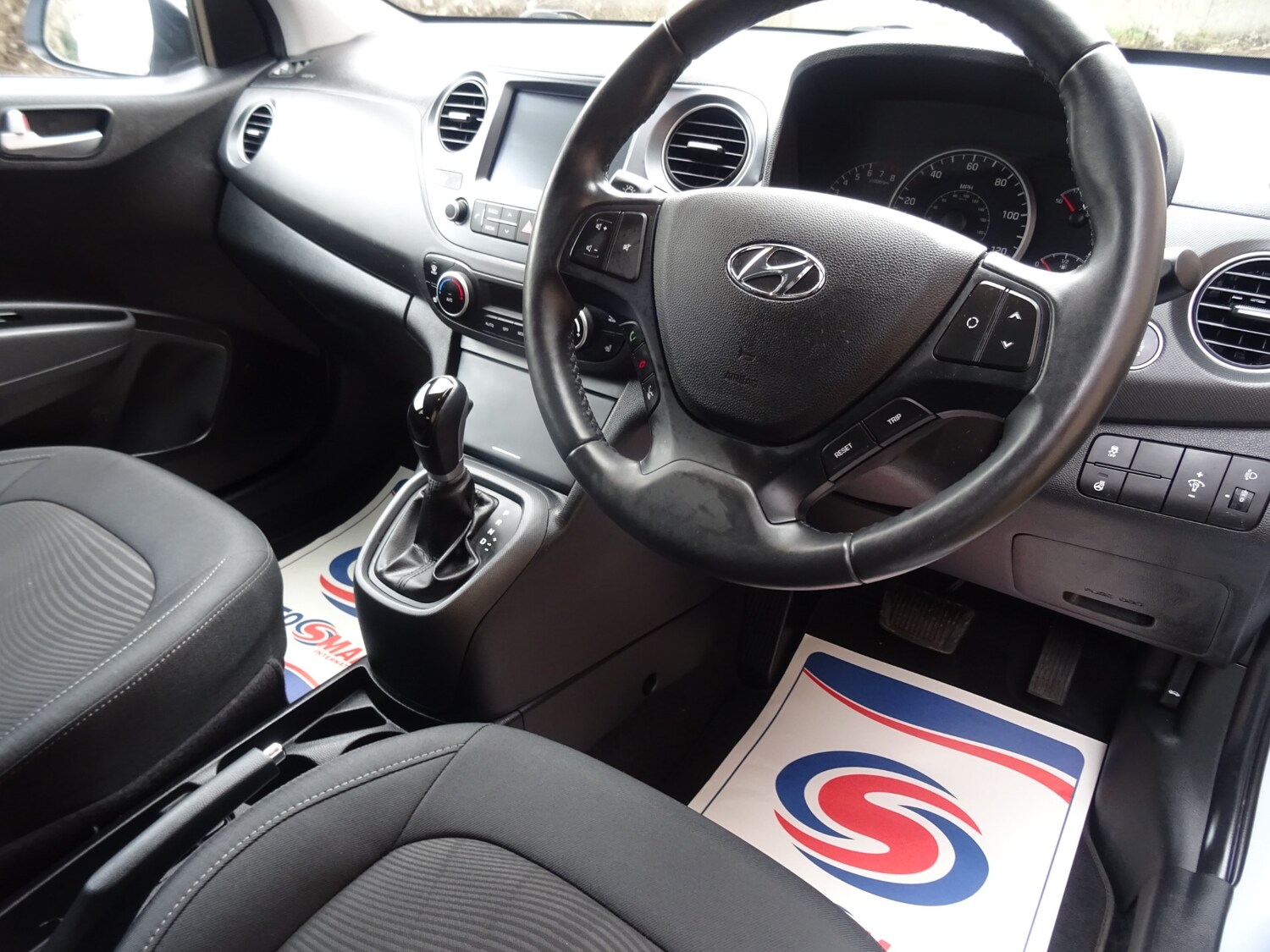 Used Hyundai i10 2020 for sale - 77630172: Photo 30