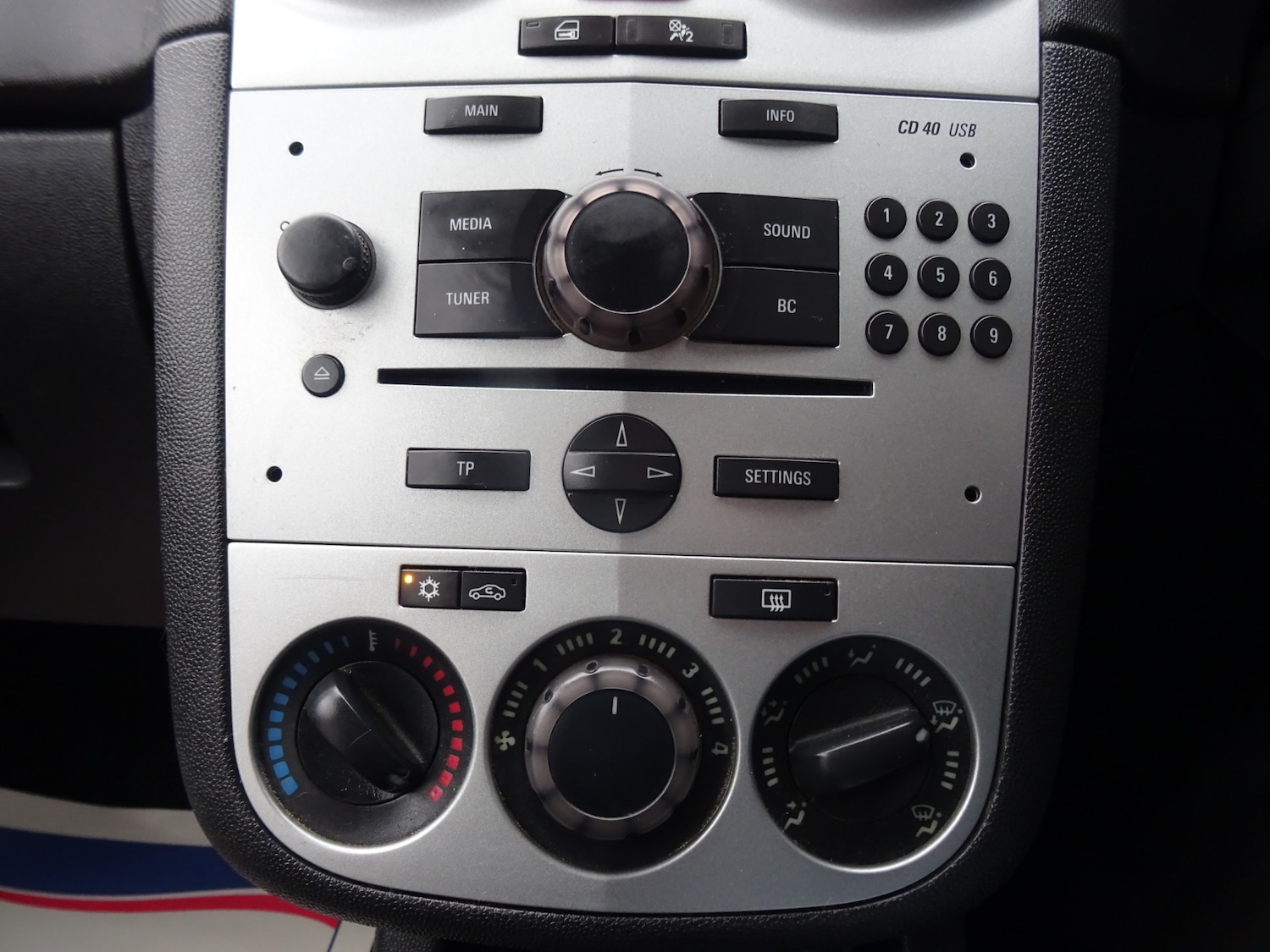 Used Vauxhall Corsa 2013 for sale - 76673138: Photo 4