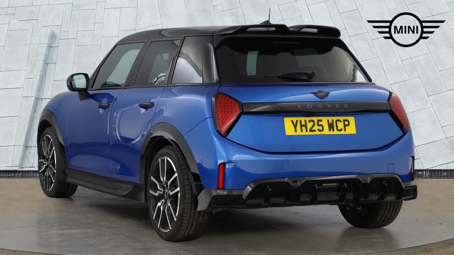 Used MINI Cooper 2025 for sale - 76640805: Photo 2