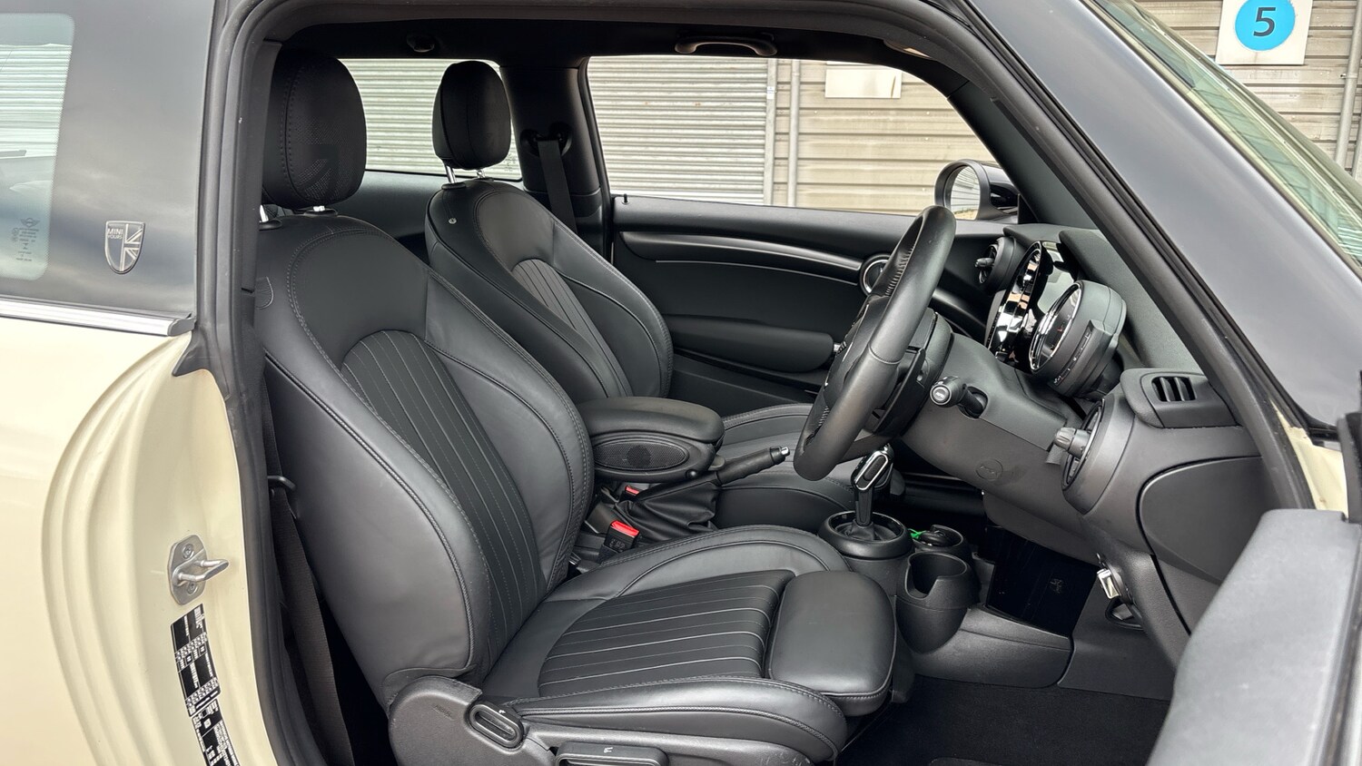 Used MINI Hatch 2022 for sale - 76242782: Photo 11