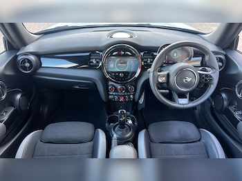 Used MINI Hatch 2023 for sale - 76401918: Photo