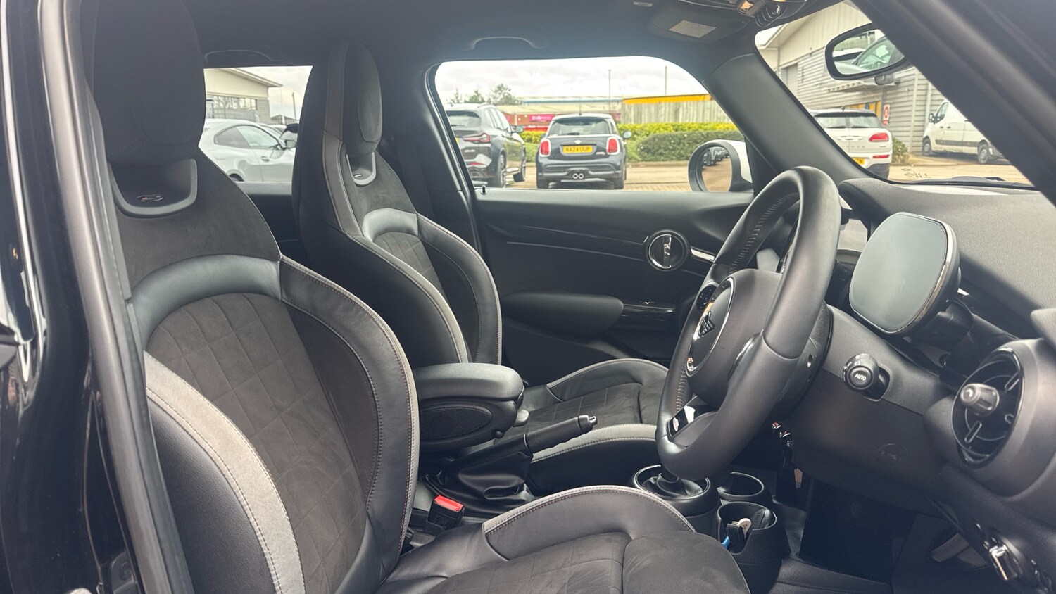 Used MINI Hatch 2024 for sale - 77501184: Photo 11