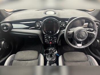 Used MINI Hatch 2024 for sale - 77501184: Photo