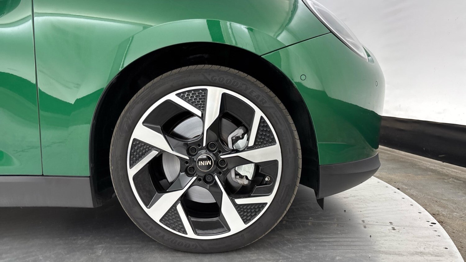 2024 MINI Cooper 135kW E Exclusive 41kWh 3dr Auto Electric Hatchback Hatchback E - Picture 14 of 24