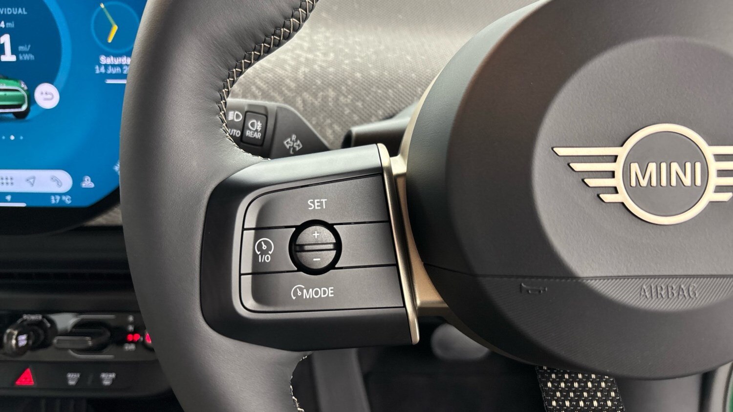 2024 MINI Cooper 135kW E Exclusive 41kWh 3dr Auto Electric Hatchback Hatchback E - Picture 17 of 24