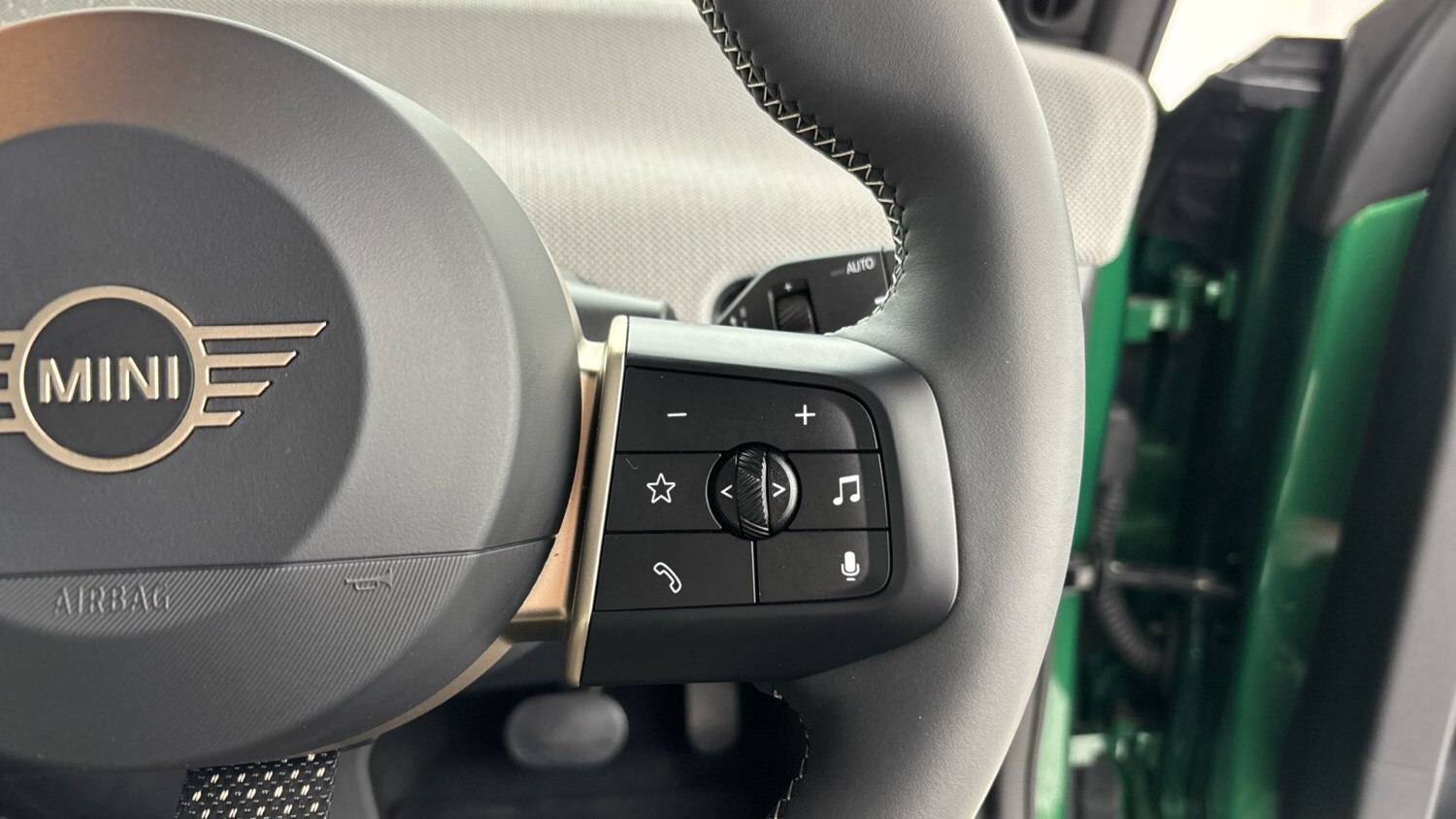 2024 MINI Cooper 135kW E Exclusive 41kWh 3dr Auto Electric Hatchback Hatchback E - Picture 18 of 24