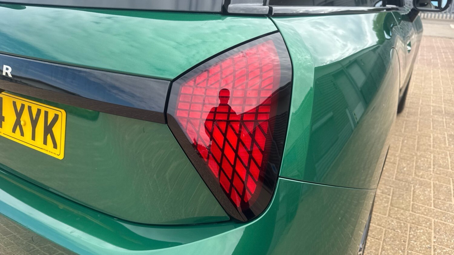 2024 MINI Cooper 135kW E Exclusive 41kWh 3dr Auto Electric Hatchback Hatchback E - Picture 22 of 24