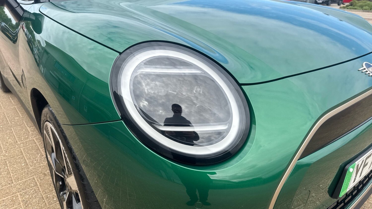 2024 MINI Cooper 135kW E Exclusive 41kWh 3dr Auto Electric Hatchback Hatchback E - Picture 23 of 24