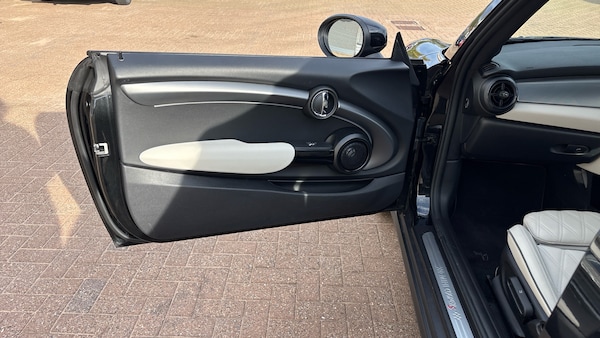 Used MINI Convertible 2024 for sale - 76222180: Photo 29
