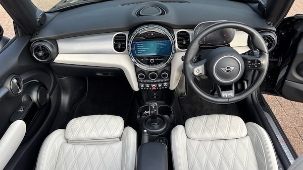 Used MINI Convertible 2024 for sale - 76222180: Photo 4