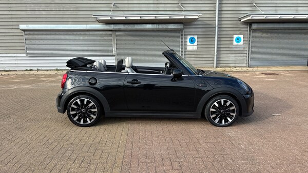 Used MINI Convertible 2024 for sale - 76222180: Photo 57