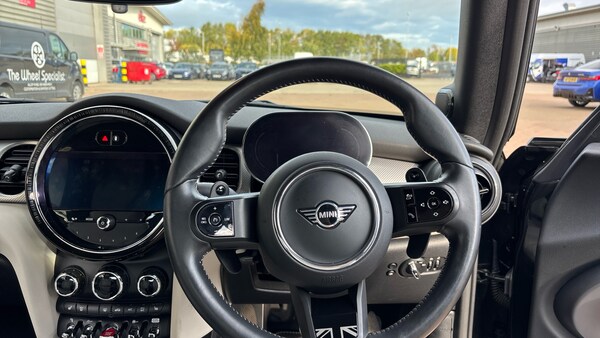 Used MINI Convertible 2024 for sale - 76222180: Photo 5