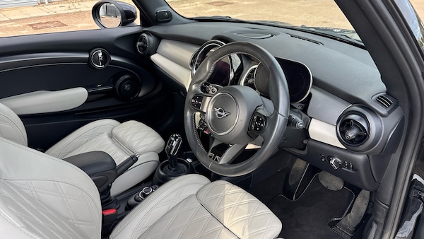 Used MINI Convertible 2024 for sale - 76222180: Photo 6