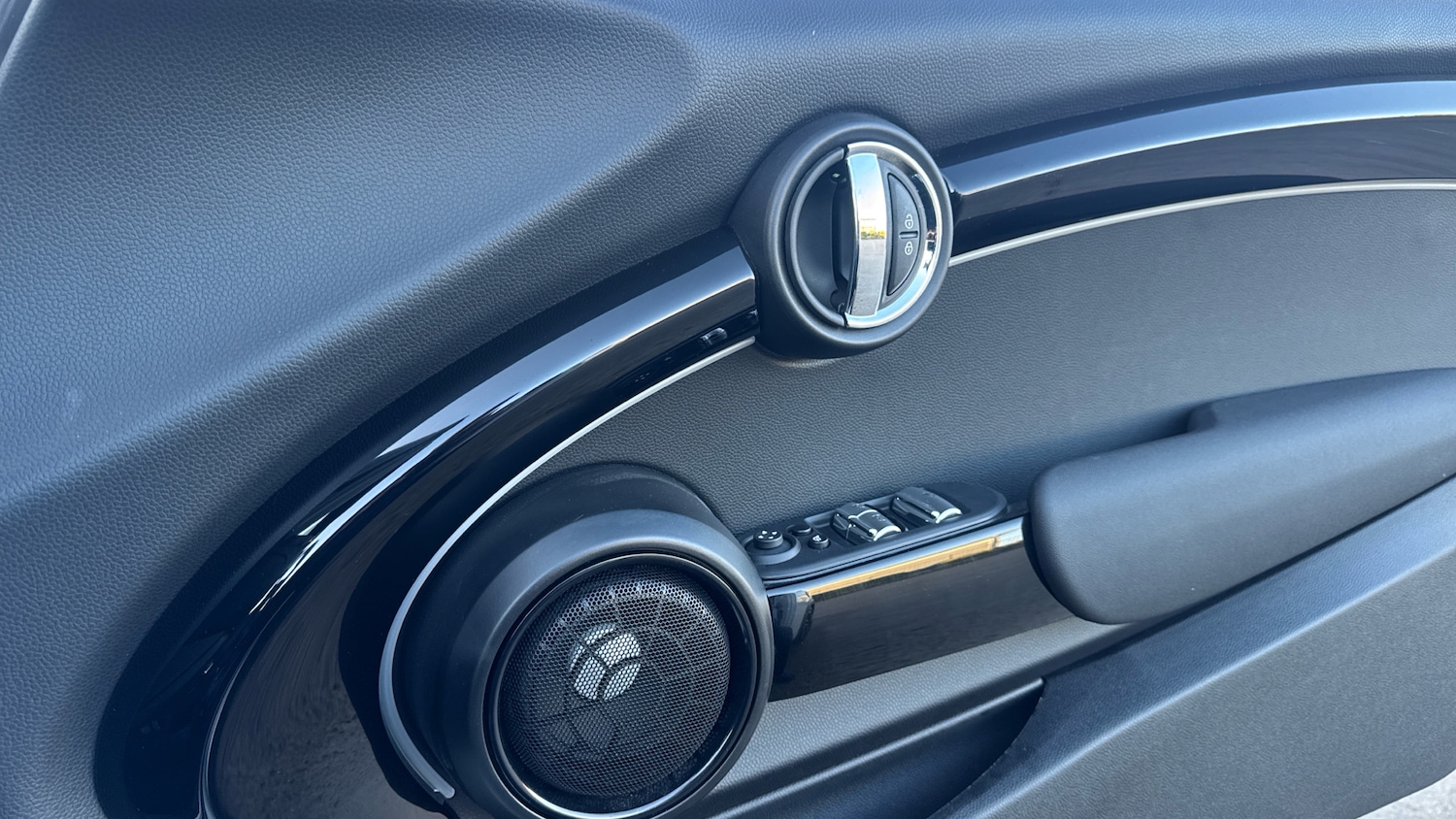 Used MINI Convertible 2024 for sale - 77011669: Photo 20