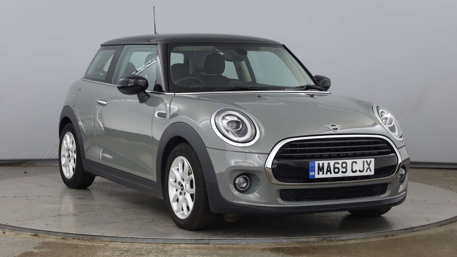 Used MINI Hatch 2019 for sale - 76734364: Photo 1