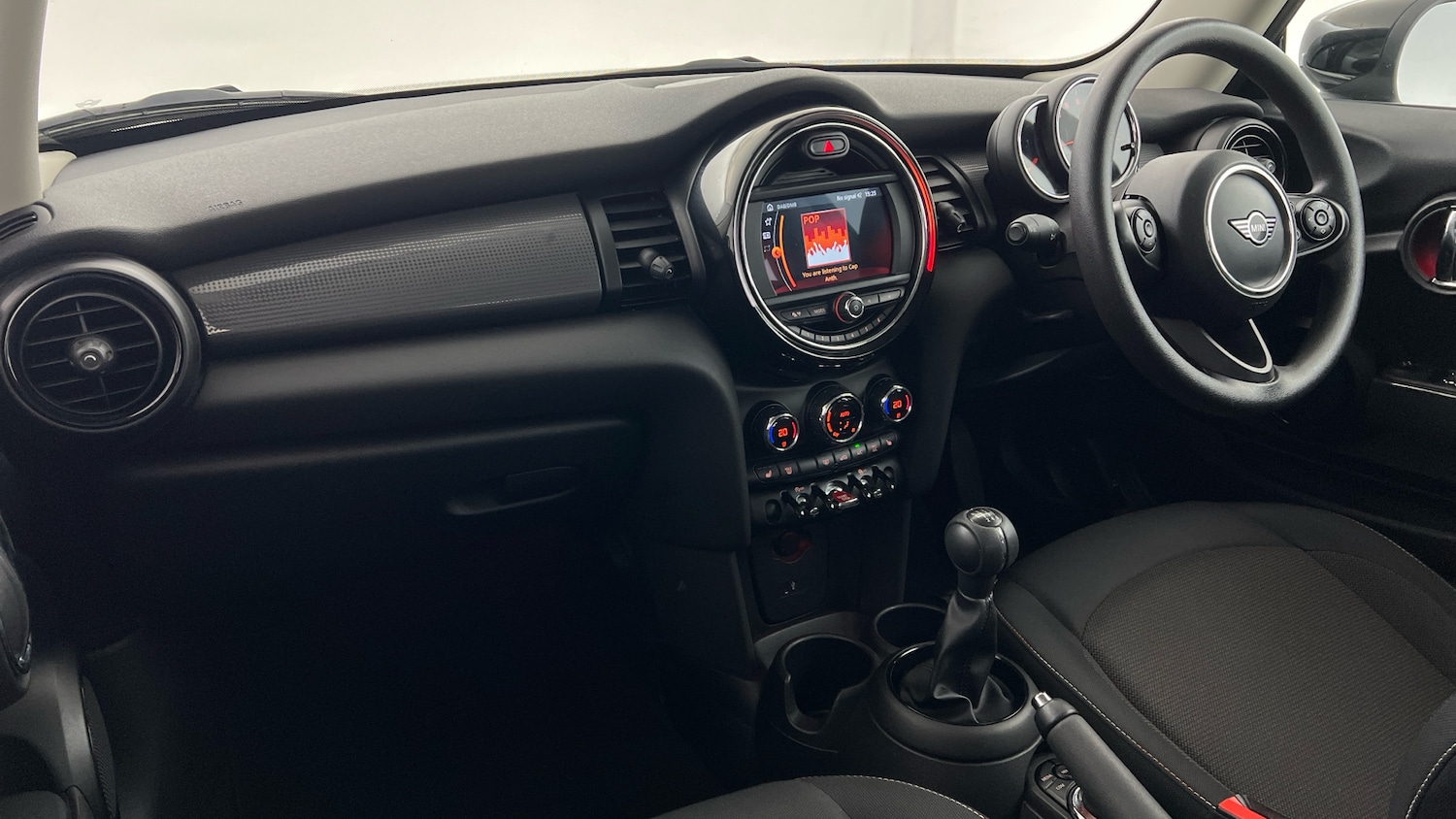 Used MINI Hatch 2019 for sale - 76734364: Photo 5