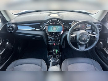 Used MINI Hatch 2024 for sale - 76407331: Photo