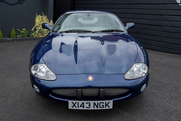 Used Jaguar XKR 2001 for sale - 75398161: Photo 2