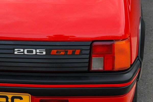Used Peugeot 205 1988 for sale - 74580419: Photo 14