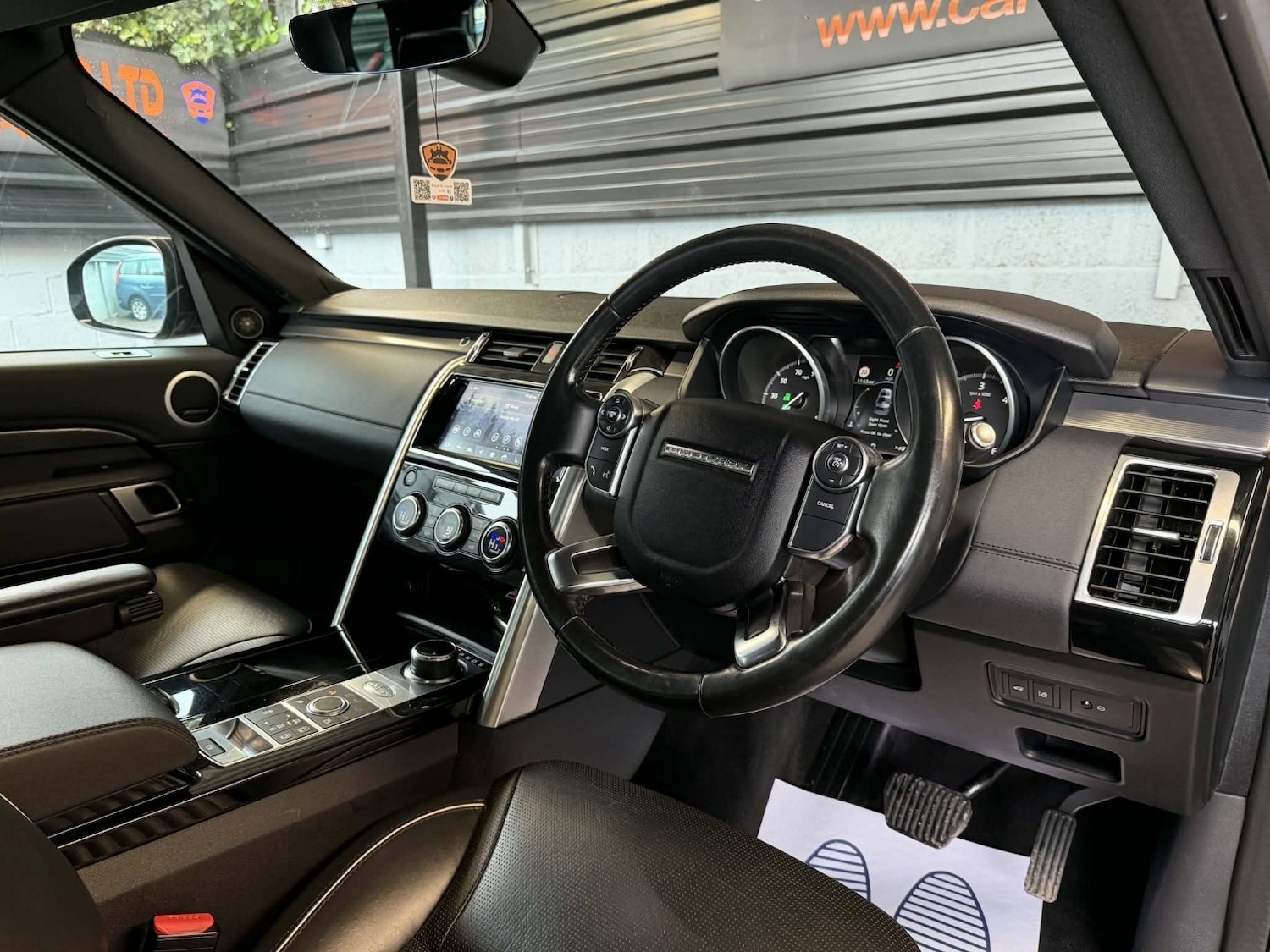 Used Land Rover Discovery 2017 for sale - 77897832: Photo 17