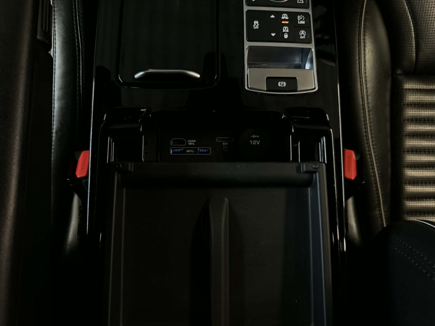 Used Land Rover Discovery 2017 for sale - 77897832: Photo 30