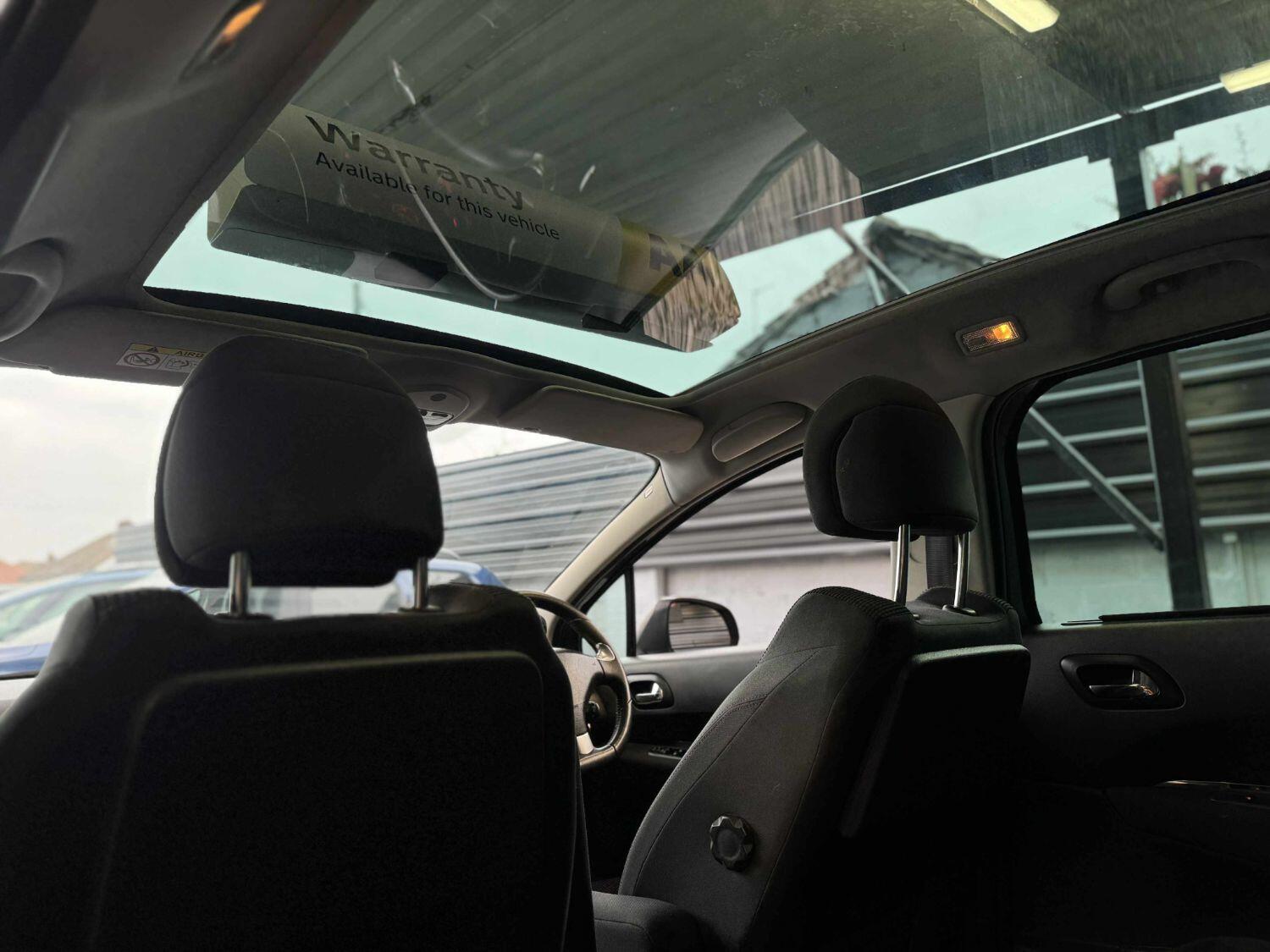 Used Peugeot 5008 2015 for sale - 76293182: Photo 30