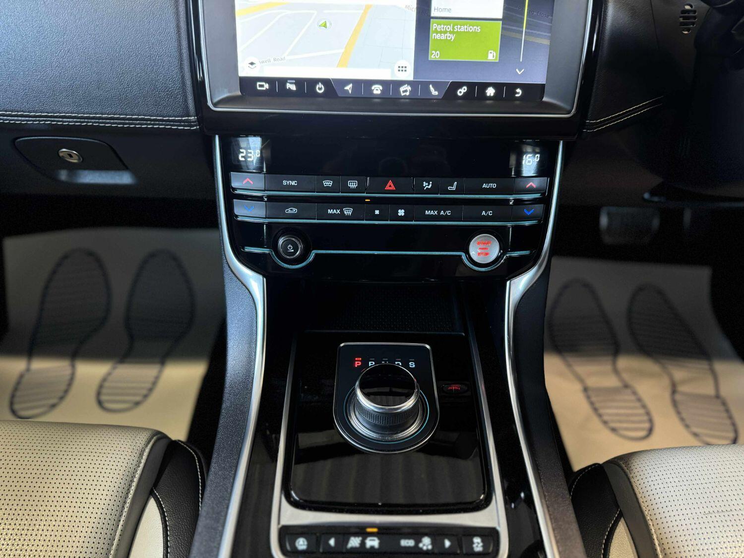 Used Jaguar XE 2018 for sale - 76164478: Photo 15