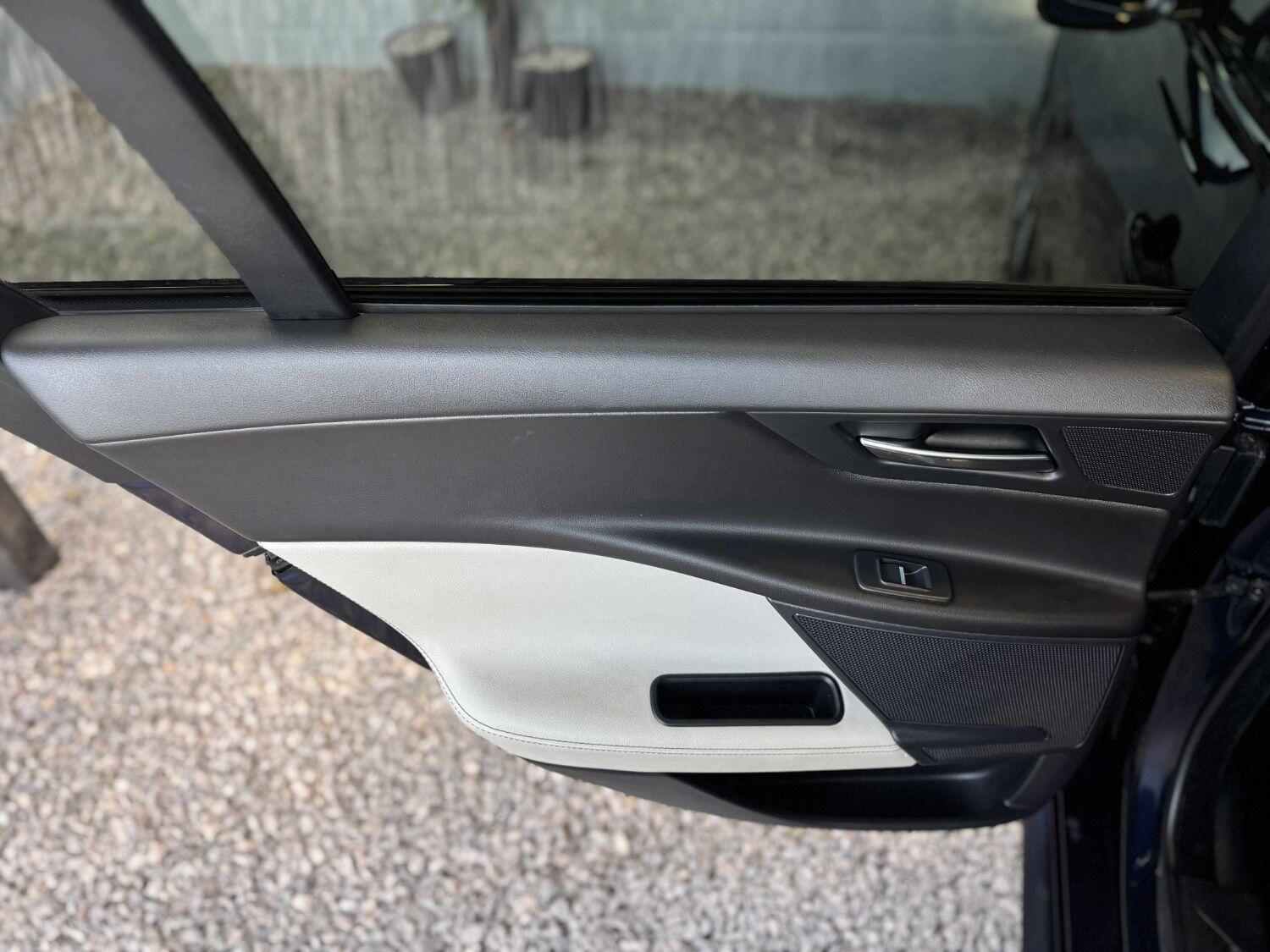 Used Jaguar XE 2018 for sale - 76164478: Photo 32