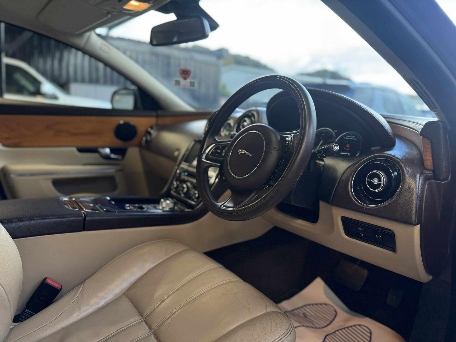 Used Jaguar XJ 2013 for sale - 76769406: Photo 16